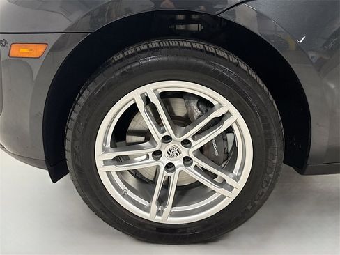 Used 2022 Porsche Macan image 38