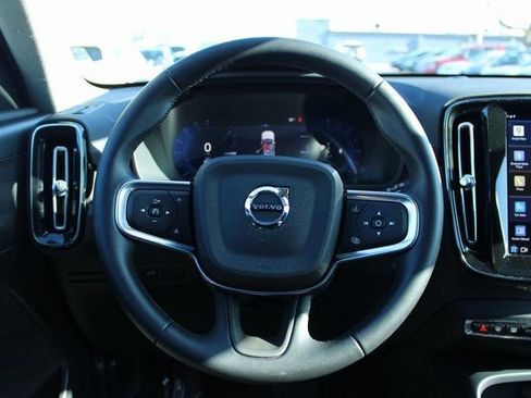 Used 2025 Volvo XC40 B5 Plus image 24