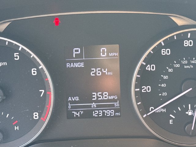 Used 2018 Hyundai Elantra SE FWD image 23
