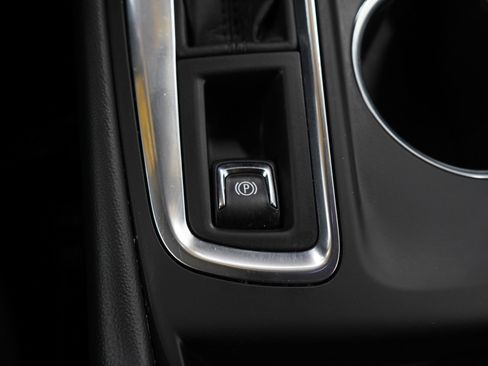 Used 2021 Chevrolet Equinox Premier AWD/4WD image 24