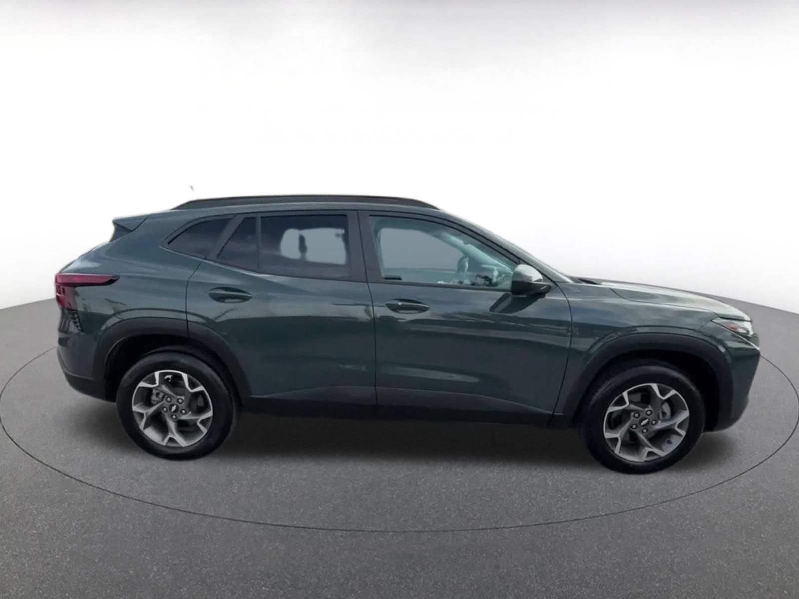 Used 2025 Chevrolet Trax LT w/ LT Convenience Package FWD image 14