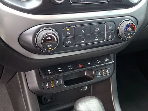 Used 2022 Chevrolet Colorado ZR2 AWD/4WD image 11