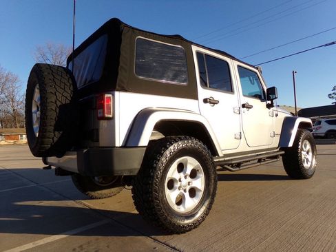 Used 2015 Jeep Wrangler Unlimited Sahara w/ Connectivity Group AWD/4WD image 29