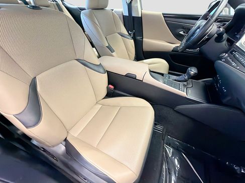 Used 2020 Lexus ES 300h w/ Premium Package FWD image 15