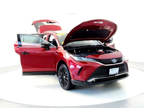 Certified 2023 Toyota Venza Nightshade image 9