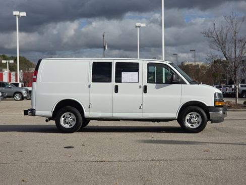 Used 2024 Chevrolet Express 2500 w/ Driver Convenience Package image 8