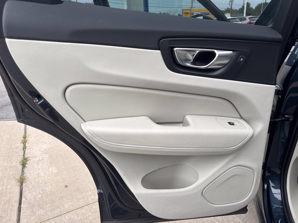 Used 2025 Volvo XC60 B5 Plus w/ Protection Package Premier AWD/4WD image 21
