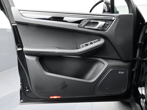 Certified 2020 Porsche Macan AWD/4WD image 7
