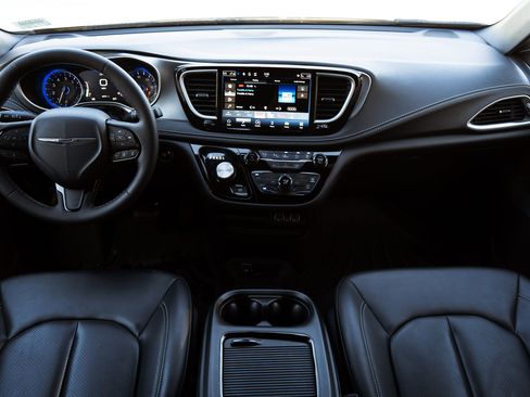 Used 2023 Chrysler Pacifica Touring-L w/ S Appearance Package image 28