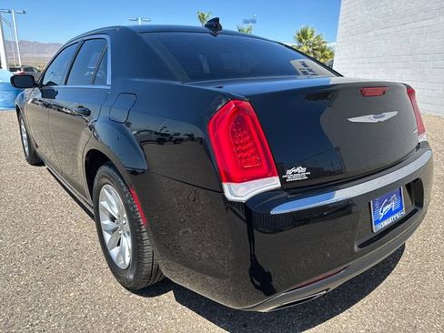 Used 2023 Chrysler 300 Touring RWD image 3