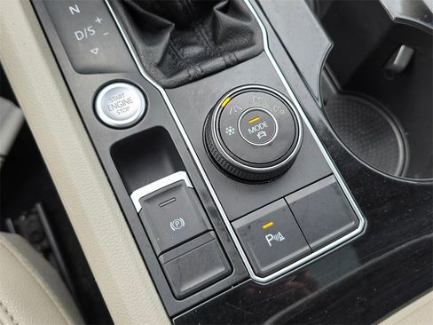 Used 2020 Volkswagen Atlas SEL image 30