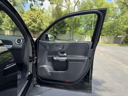 Used 2023 Mercedes-Benz GLB 250 4MATIC image 30