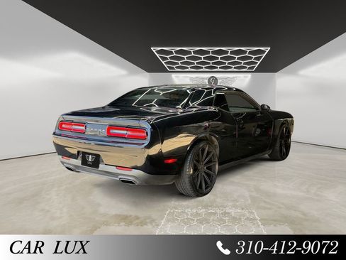 Used 2016 Dodge Challenger SXT RWD image 5
