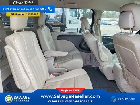 Used 2013 Chrysler Town & Country Touring-L w/ Driver Convenience Group image 15