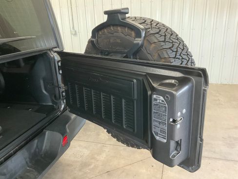 Used 2018 Jeep Wrangler Unlimited Sahara AWD/4WD image 24