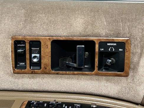 Used 1993 Chevrolet Caprice Classic RWD image 28