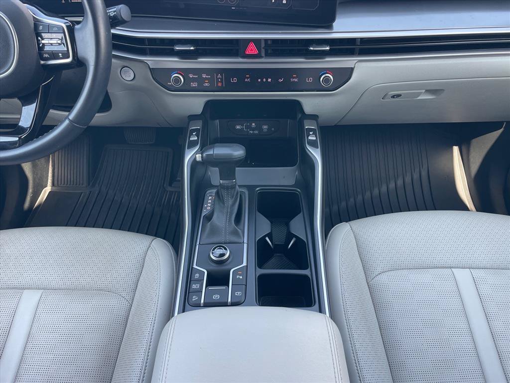 Used 2024 Kia Sorento S w/ Panoramic Sunroof Package FWD image 17