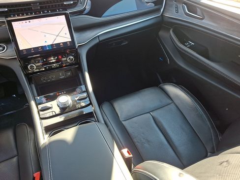 Used 2022 Jeep Grand Cherokee Overland w/ Advanced Protech Group III image 16