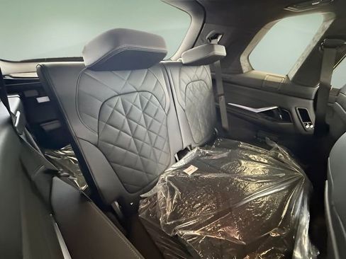 Certified 2026 BMW X7 xDrive40i w/ M Sport Package image 31