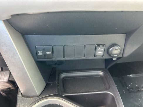 Used 2016 Toyota RAV4 XLE image 40