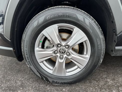 Used 2022 Toyota RAV4 LE image 12