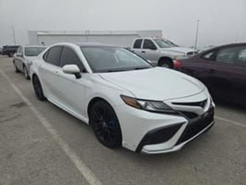 Used 2022 Toyota Camry XSE FWD image 4