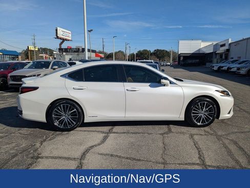 Used 2022 Lexus ES 300h w/ Premium Package image 3