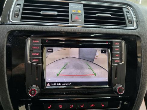 Used 2017 Volkswagen Jetta GLI FWD image 32