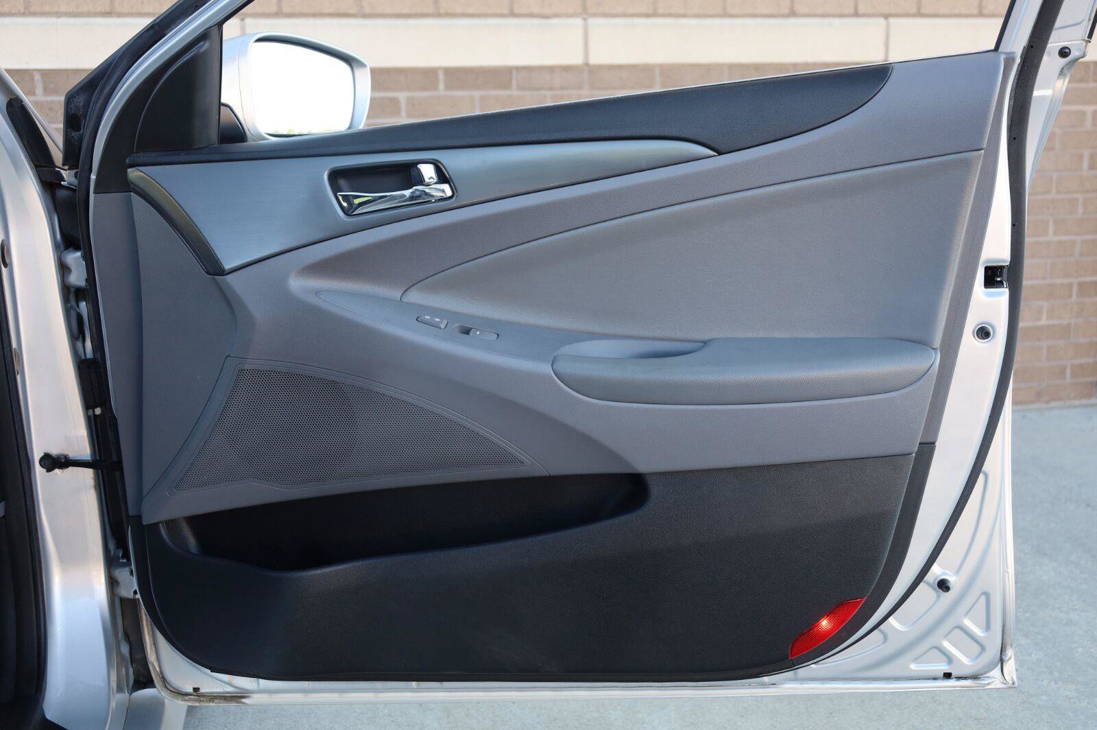 Used 2012 Hyundai Sonata Hybrid FWD image 25