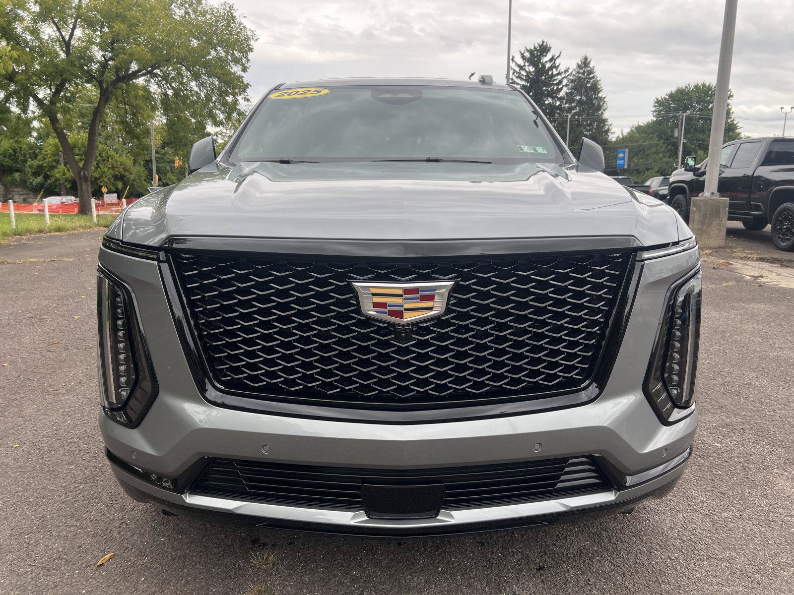 Used 2025 Cadillac Escalade ESV Sport w/ Touring Package AWD/4WD image 2