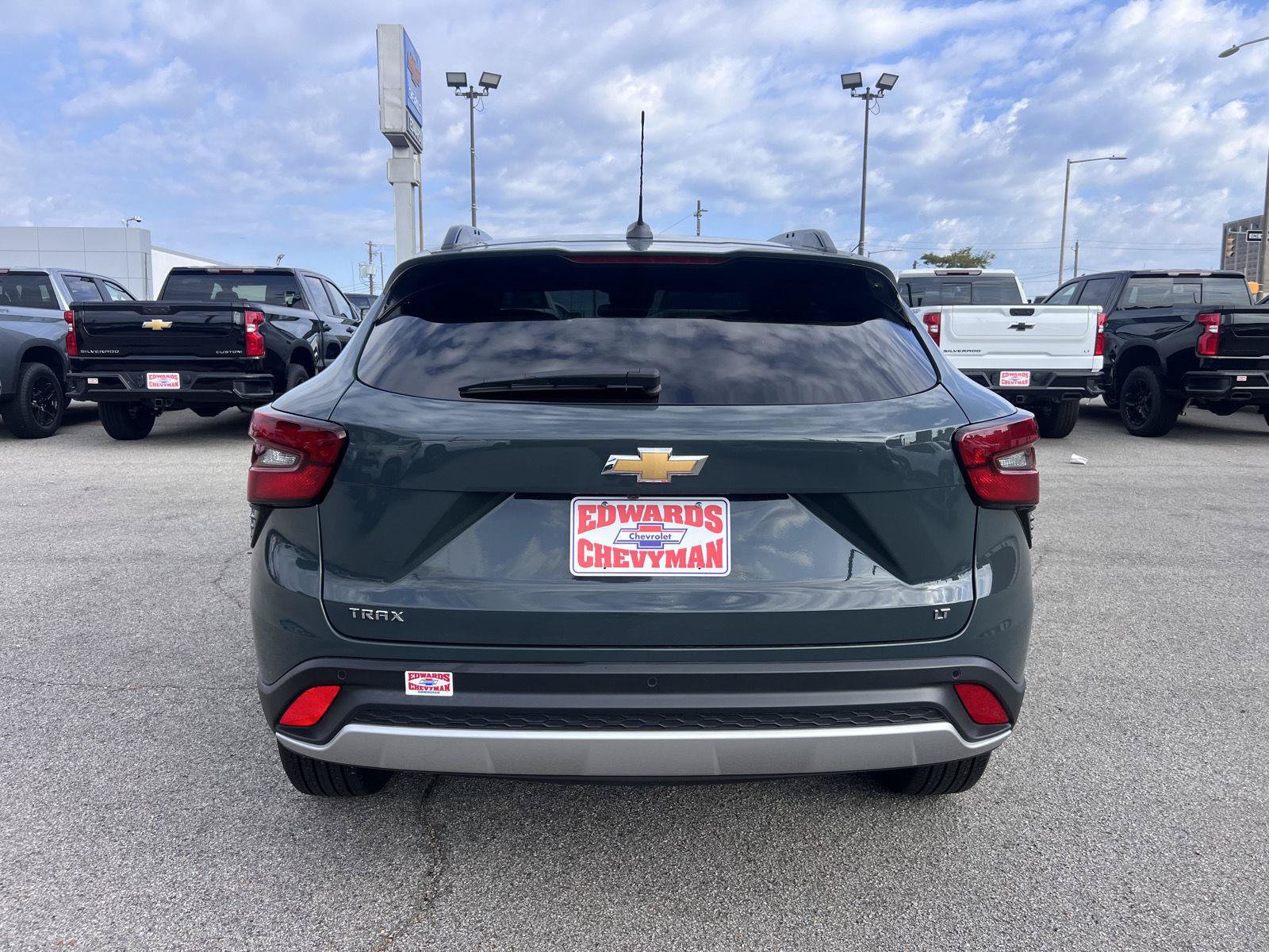 Used 2025 Chevrolet Trax LT w/ Driver Confidence Package FWD image 29