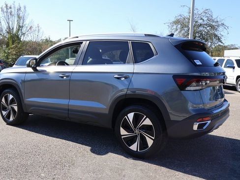 New 2026 Volkswagen Taos SE image 5