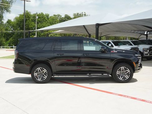 Used 2026 Chevrolet Suburban Z71 w/ Comfort Package AWD/4WD image 6