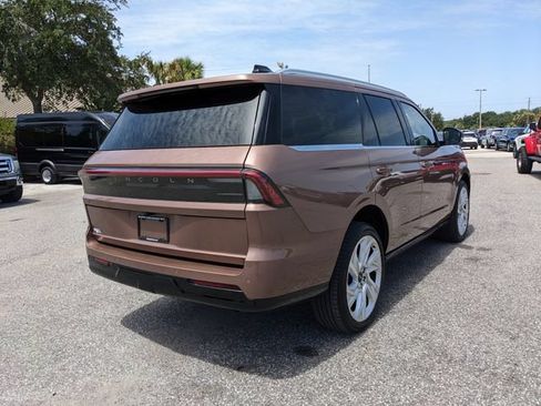 Used 2025 Lincoln Navigator Black Label AWD/4WD image 4