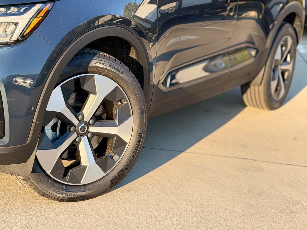 New 2026 Volvo XC40 B5 Plus w/ Climate Package AWD/4WD image 9
