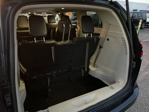 Used 2023 Chrysler Pacifica Limited image 32