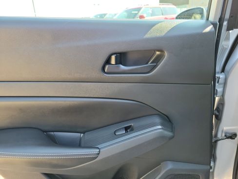 Used 2024 Nissan Altima 2.5 SV FWD image 12