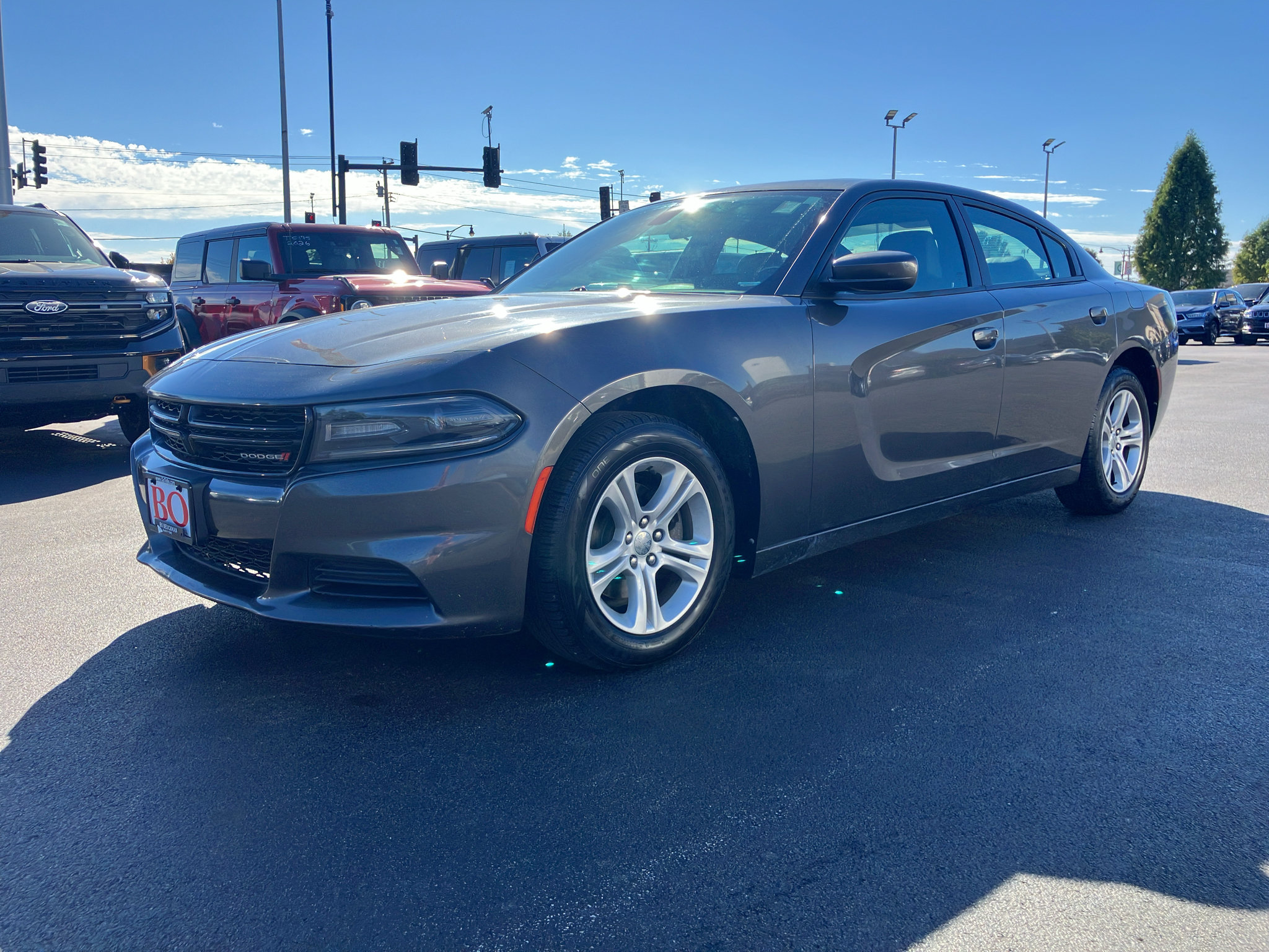 Used 2019 Dodge Charger SXT w/ Leather Interior Group RWD image 2