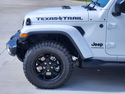 New 2026 Jeep Gladiator Sport AWD/4WD image 10
