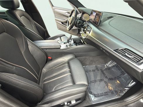 Used 2023 BMW 540i w/ M Sport Package RWD image 22