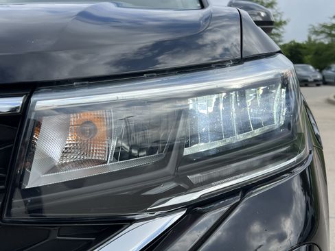 Certified 2023 Volkswagen Taos SE w/ Panoramic Sunroof Package FWD image 6