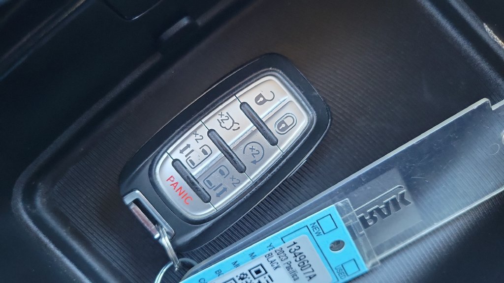Used 2023 Chrysler Pacifica Touring-L FWD image 23