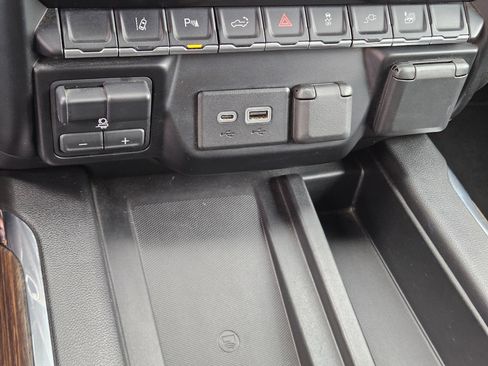 Used 2023 Chevrolet Silverado 2500 High Country image 25