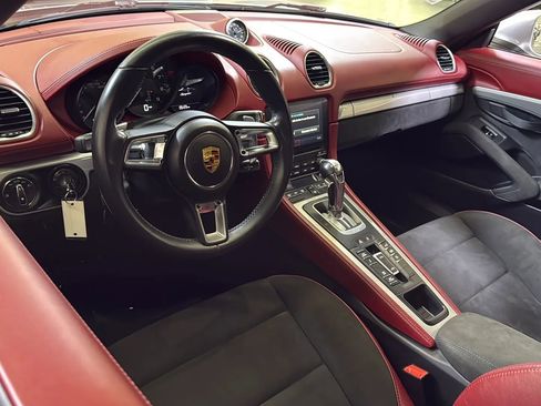 Used 2022 Porsche 718 Boxster Spyder RWD image 25