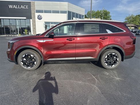 New 2025 Kia Sorento S image 3