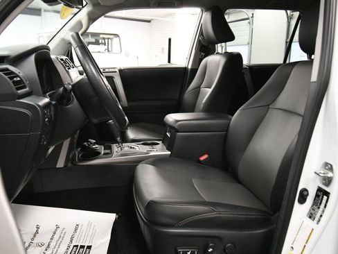 Certified 2024 Toyota 4Runner SR5 Premium image 9