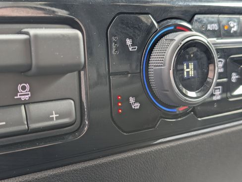 Used 2025 Chevrolet Silverado 1500 LT image 4