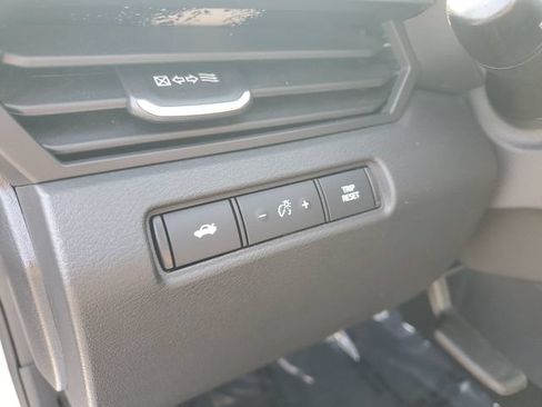 Used 2024 Nissan Altima 2.5 SV FWD image 11