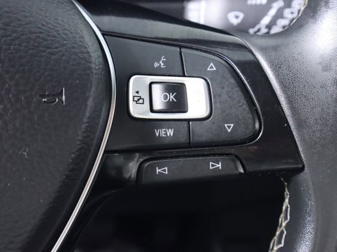 Used 2021 Volkswagen Tiguan SE image 13