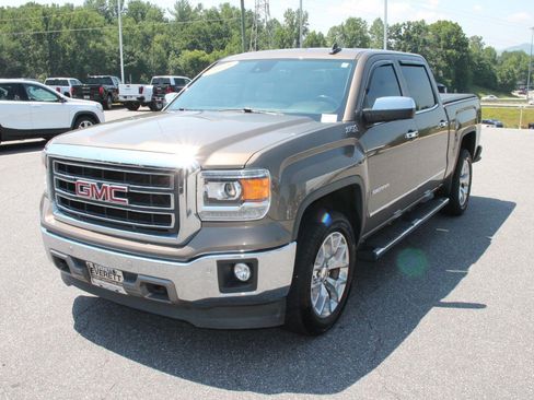 Used 2015 GMC Sierra 1500 SLT w/ SLT Crew Cab Value Package AWD/4WD image 4